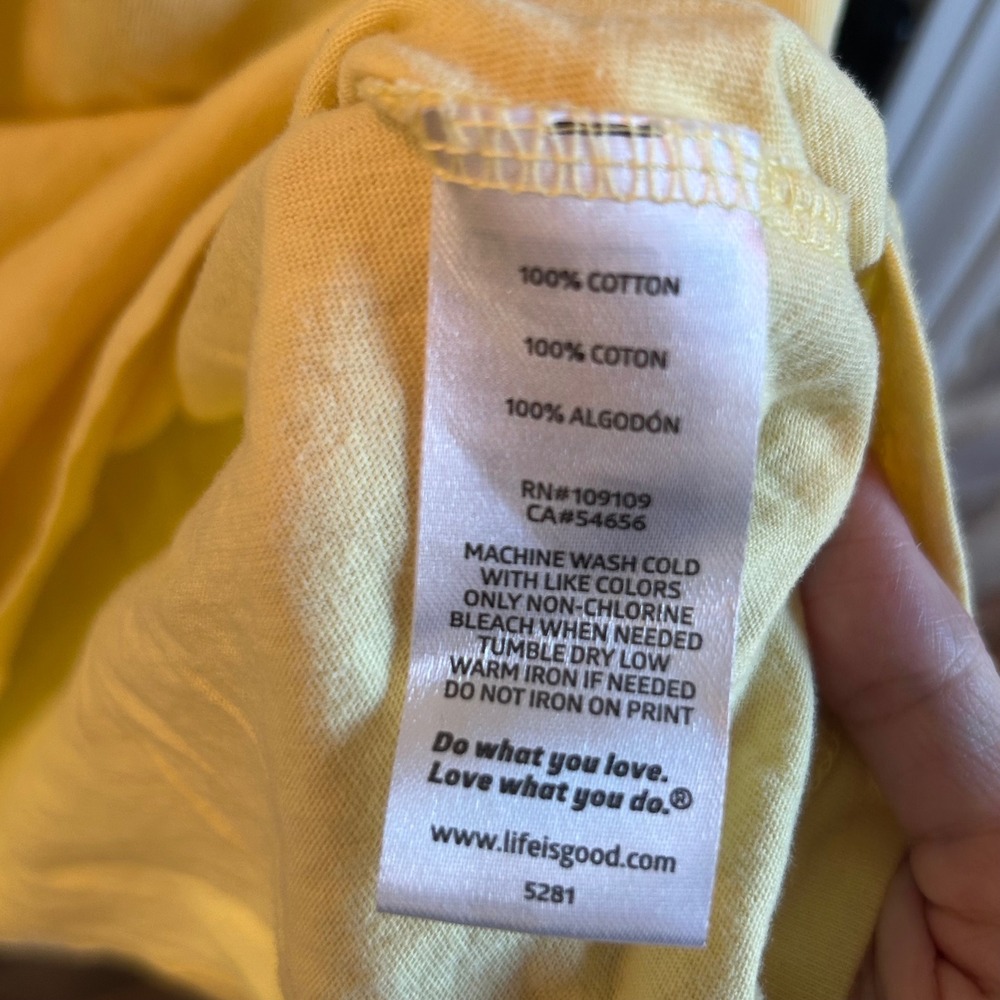 Life is Good Womens T Shirt Large Classic Fit Yellow Go Places Mtn Sunset V Neck - Picture 7 of 8